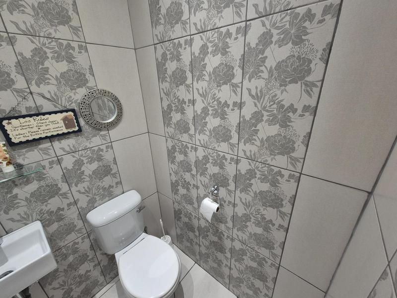 4 Bedroom Property for Sale in Kleinbaai Western Cape